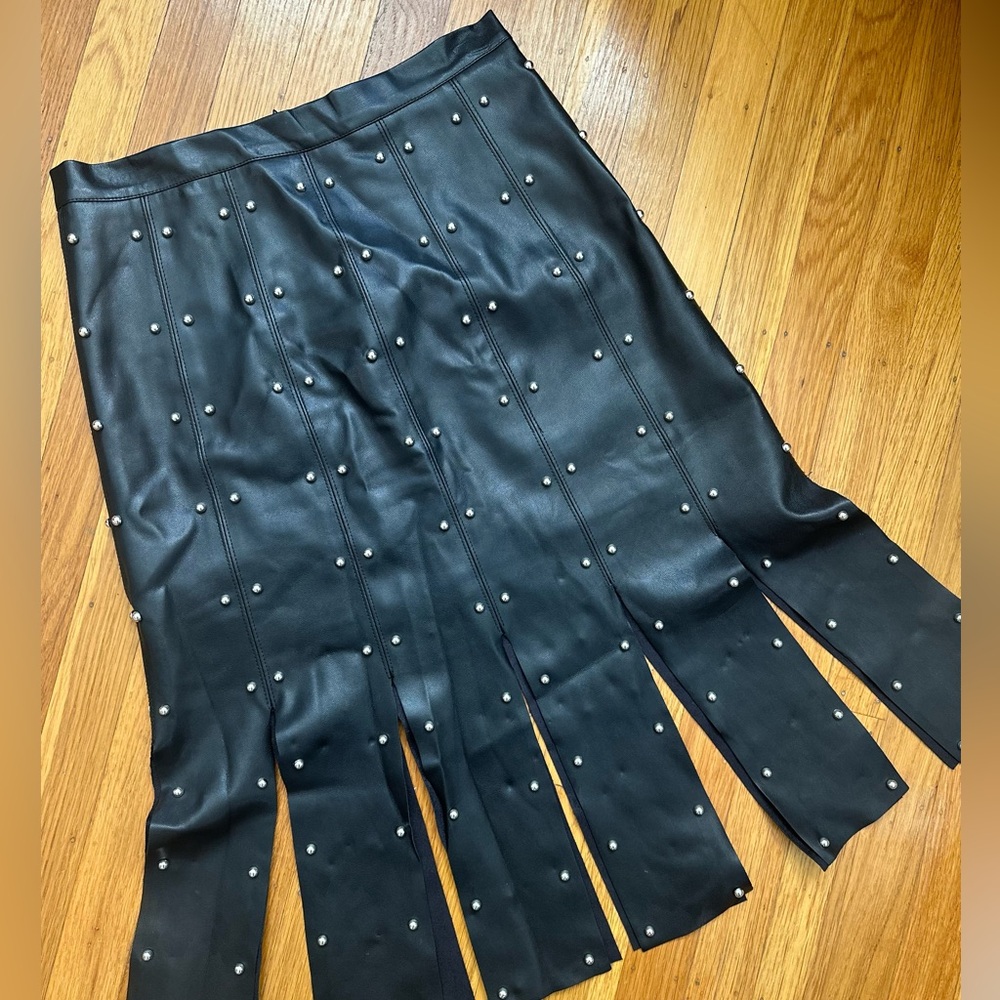 Romeo + Juliet Couture Midi Studded Leather Skirt 🖤